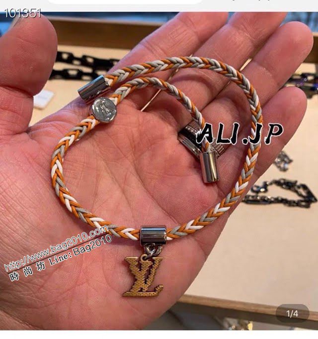 Louis Vuitton新款飾品 路易威登FRIENDSHIP BRACELET友誼手鏈 LV字母吊墜可調節編制手繩手環手鐲  zglv2223